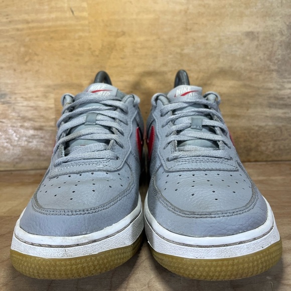 Nike Air Force 1 Low Womens Sz 7 (5.5Y) Shoes Sneakers Wolf Grey Red CI1759-002 - Picture 2 of 10